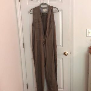 Green sleeveless jumpsuit